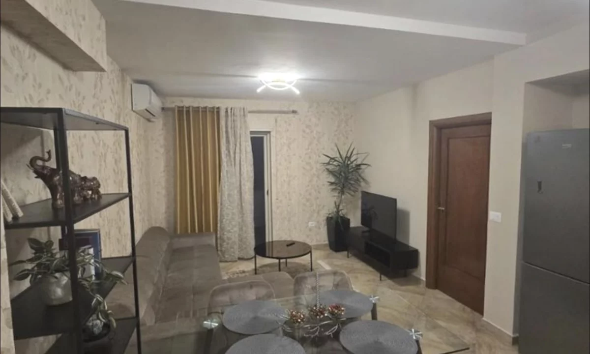 Shtepi me qera Apartament ne Tirane, 1+1, Mobilimi E mobiluar, Pagesa 650  Euro.