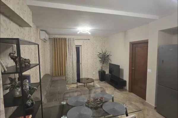 Apartamemt 1+1 me qera ,Rruga Barrikadave
