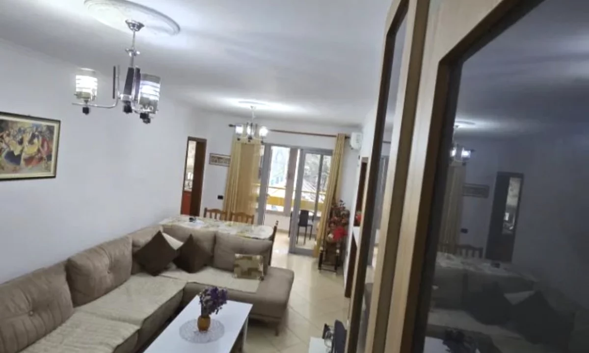 Shtepi me qera Apartament ne Tirane, 2+1, Mobilimi E mobiluar, Pagesa 550  Euro.