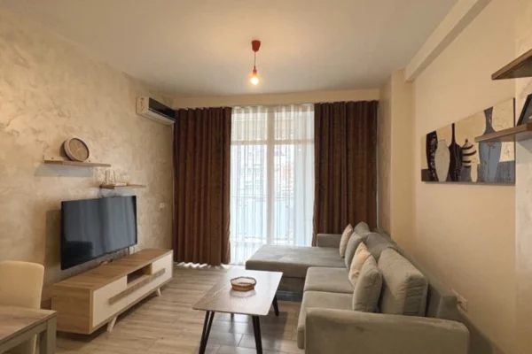 🔥 Apartament 2+1 me Qira tek Komuna e Parisit 🏡✨