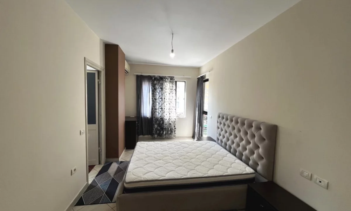 Shtepi me qera Apartament ne Tirane, 2+1, Mobilimi E mobiluar, Pagesa 550  Euro.