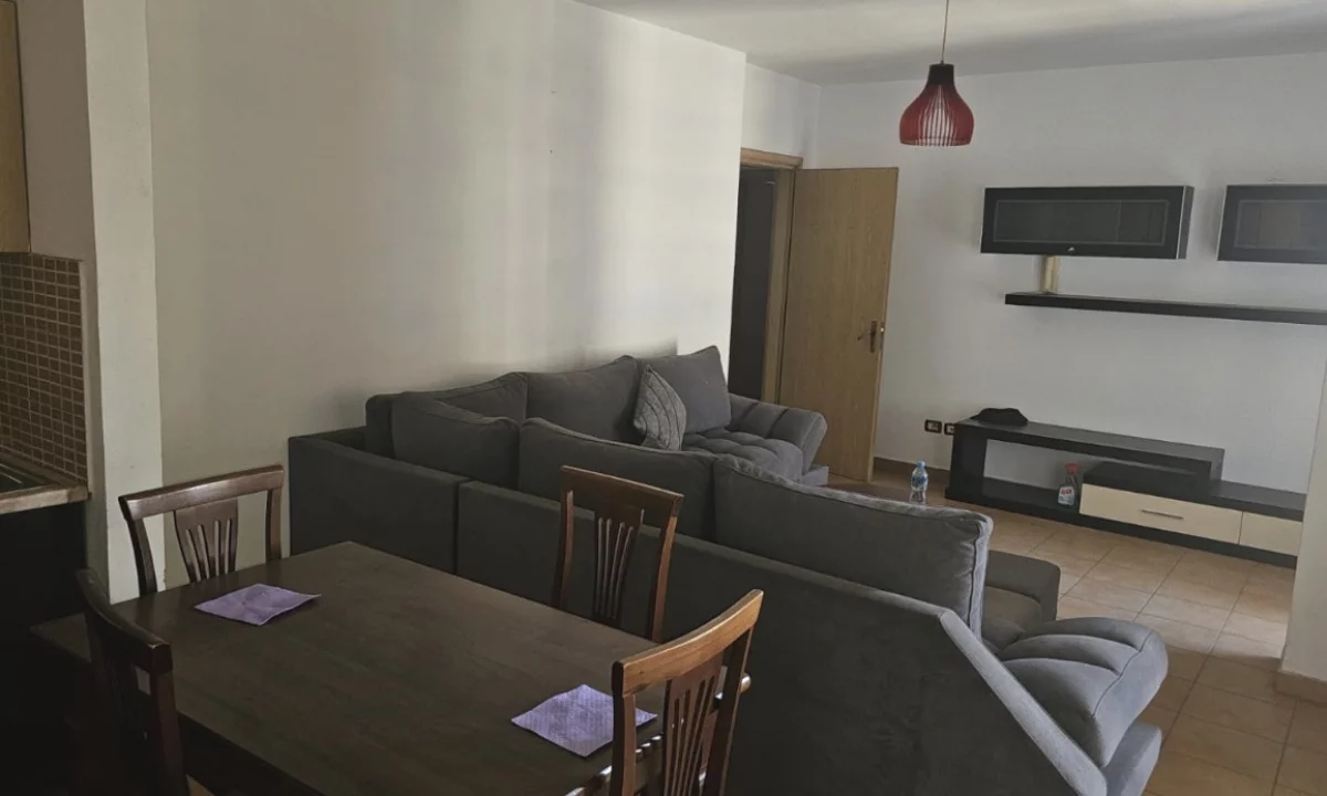 Shtepi me qera Apartament ne Tirane, 2+1, Mobilimi E mobiluar, Pagesa 55,000  Leke.