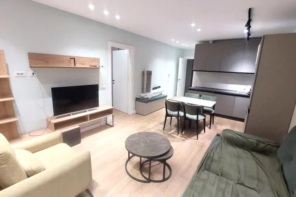 Apartament 1+1 me qera Komuna e Parisit 📍