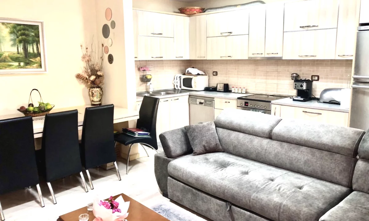 Shtepi me qera Apartament ne Tirane, 2+1, Mobilimi E mobiluar, Pagesa 50,000  Leke.