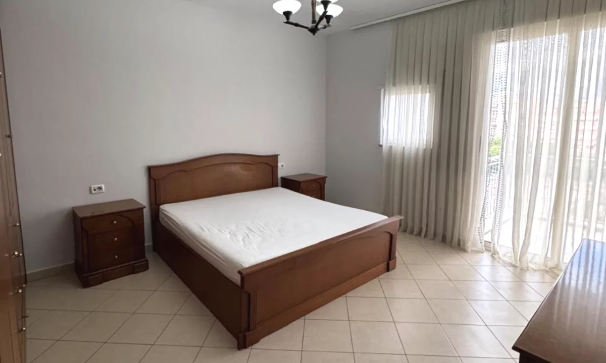 Shtepi me qera Apartament ne Tirane, 1+1, Mobilimi E mobiluar, Pagesa 50,000  Leke.