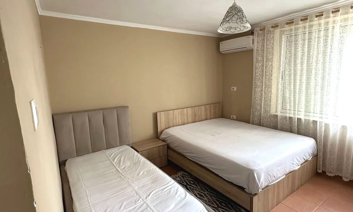 Shtepi me qera Apartament ne Tirane, 2+1, Mobilimi E mobiluar, Pagesa 50,000  Leke.