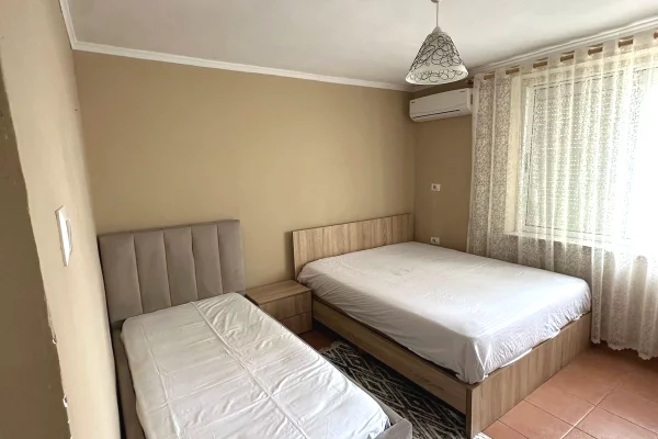 Apartament 2+1 me qera ,ish restorant durresi