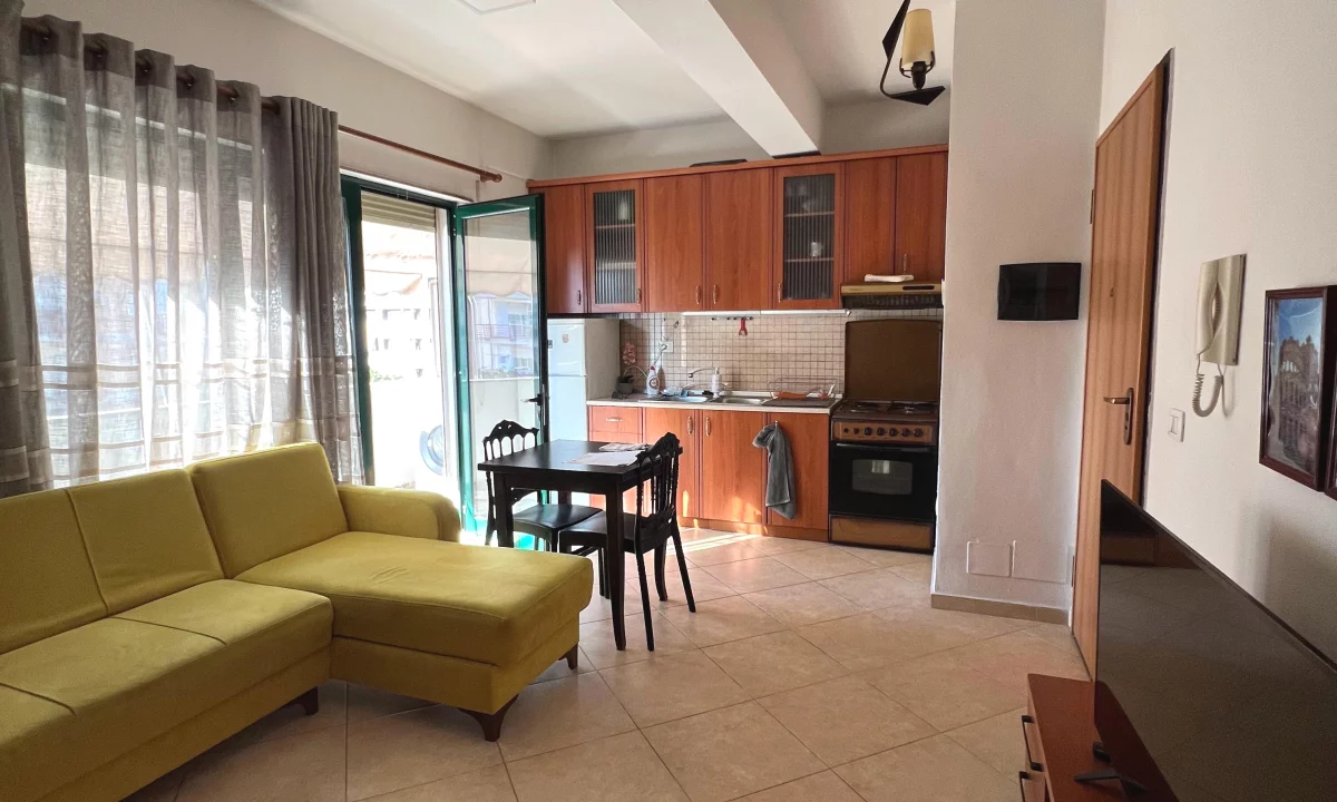 Shtepi me qera Apartament ne Tirane, 1+1, Mobilimi E mobiluar, Pagesa 500  Euro.