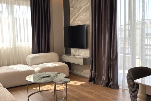 Apartament 2+1+2 me qera Komuna e Parisit!