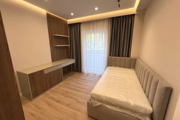 Shtepi me qera Apartament ne Tirane, 2+1, Mobilimi E mobiluar, Pagesa 1,000  Euro.