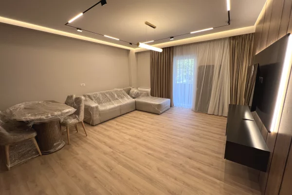Shtepi me qera Apartament ne Tirane, 2+1, Mobilimi E mobiluar, Pagesa 1,000  Euro.