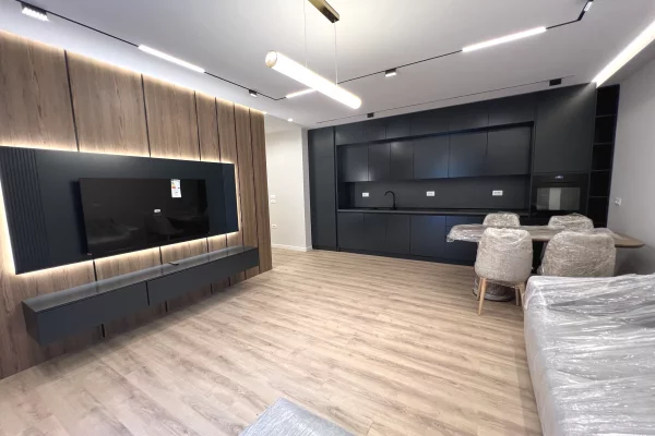 Shtepi me qera 2+1 ne Tirane - 1,000 Euro