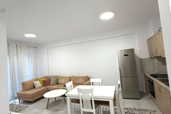Shtepi me qera 2+1 ne Tirane - 60,000 Leke