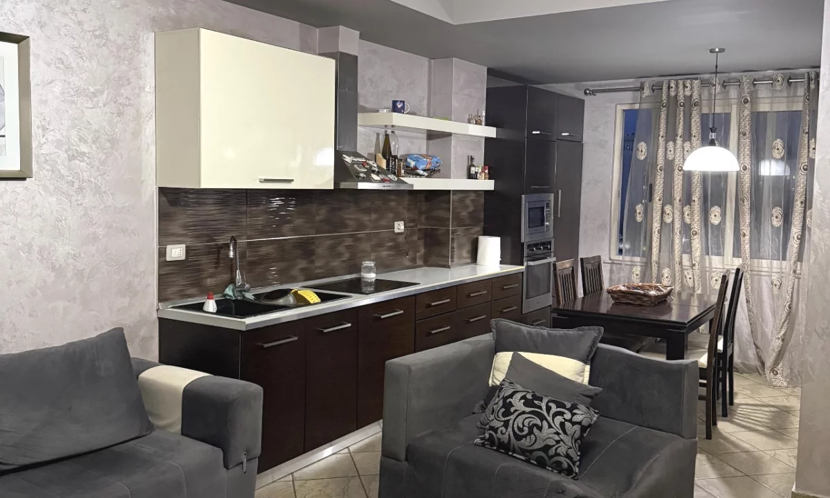 Shtepi me qera Apartament ne Tirane, 2+1, Mobilimi E mobiluar, Pagesa 600  Euro.