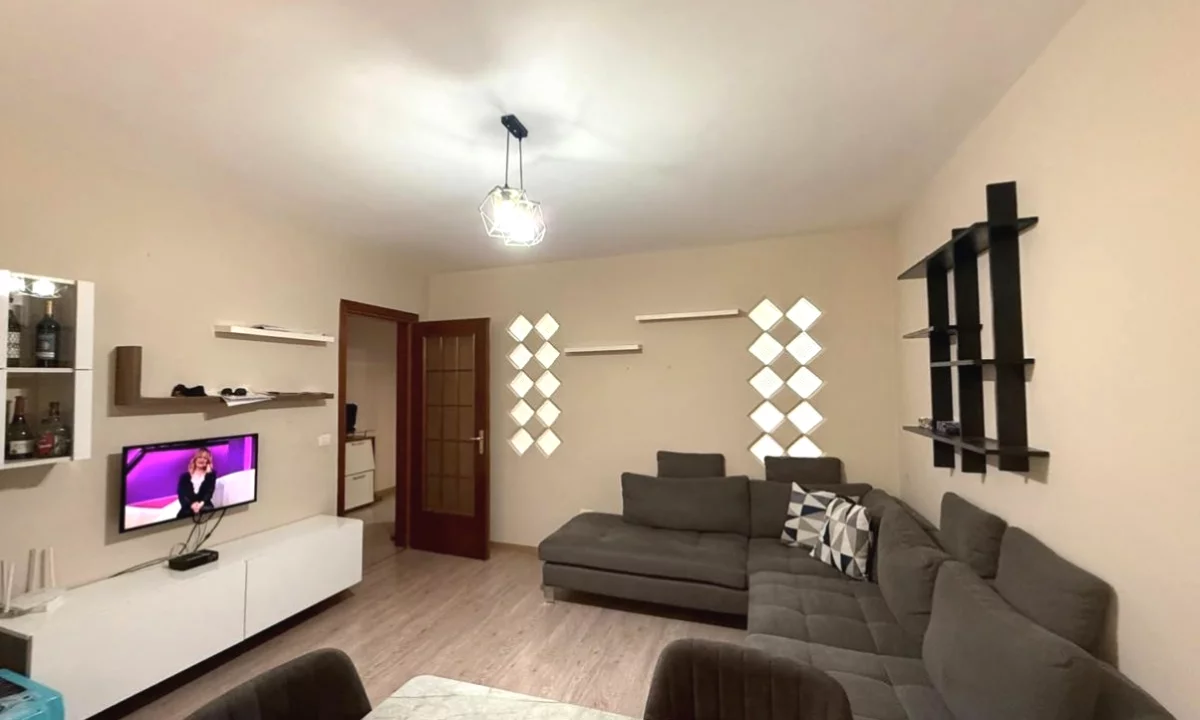 Shtepi me qera Apartament ne Tirane, 2+1, Mobilimi E mobiluar, Pagesa 650  Euro.