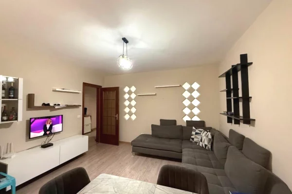 Shtepi me qera 2+1 ne Tirane - 650 Euro