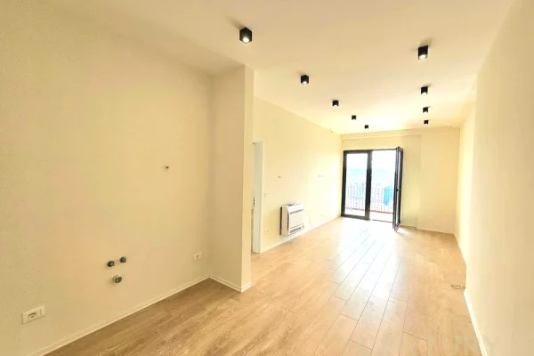 ZYRE PER QIRA NE TIRANA GARDEN BUILDING -KATI 20