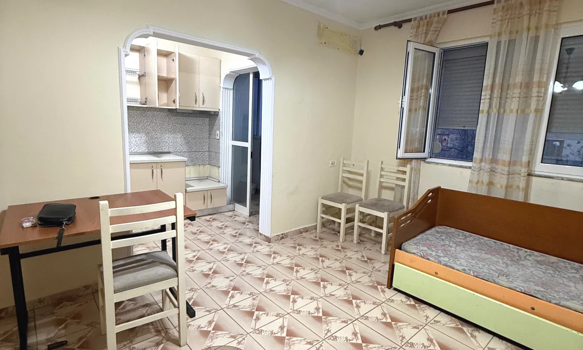 Appartamento in vendita a Tirana 1+1, SemiArredato