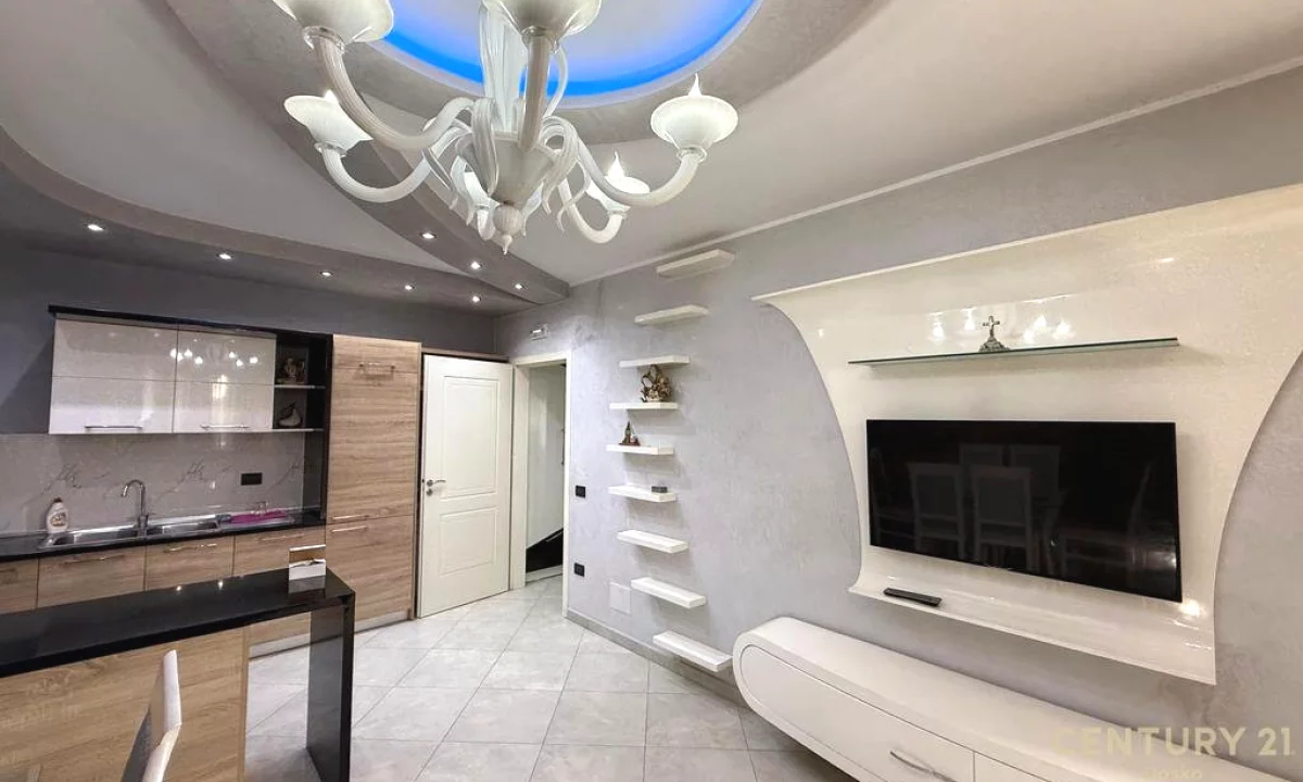 Appartamento in affitto a Tirana 2+1, Arredato