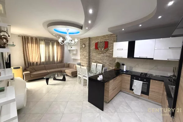 Appartamento in affitto a Tirana 2+1, Arredato