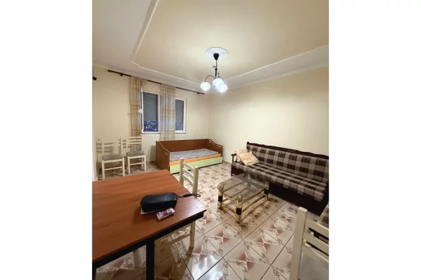 Appartamento in vendita a Tirana 1+1, SemiArredato