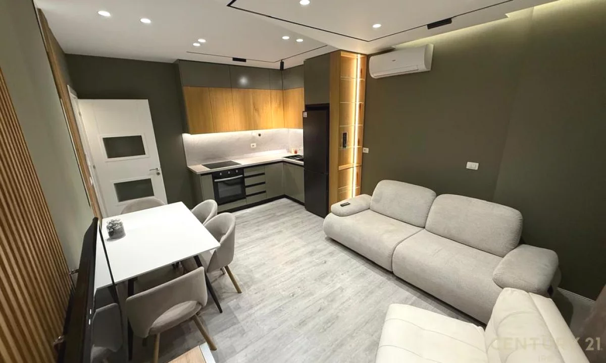 Appartamento in vendita a Tirana 2+1, Arredato