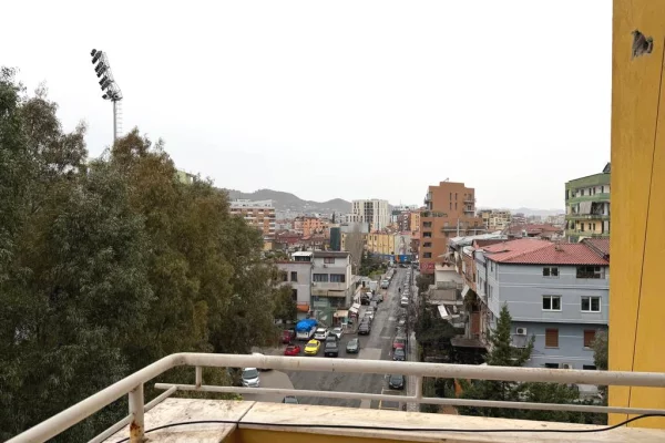 Appartamento in affitto a Tirana 3+1, Vuoto
