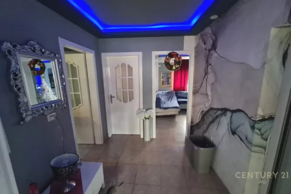 Appartamento in vendita a Tirana 2+1, Arredato