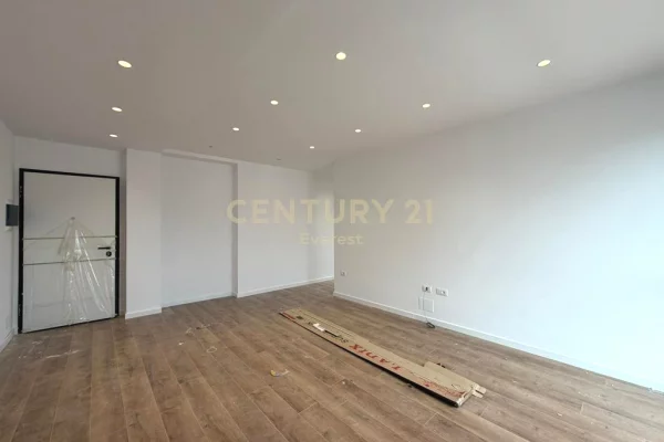 Ambient biznesi me qera 3+1 ne Tirane - 800 Euro