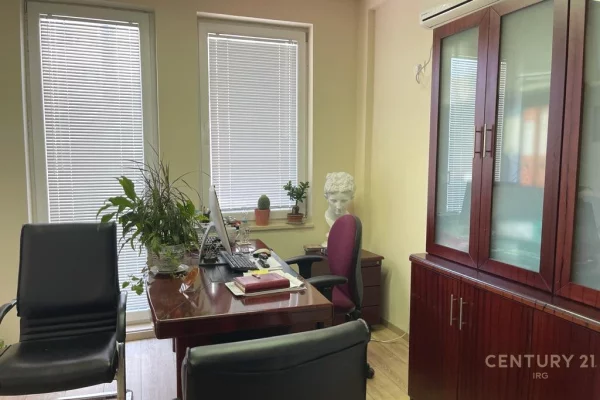 Jepet me qira ambient zyrash – Shallvare 1,500 Euro /Muaj