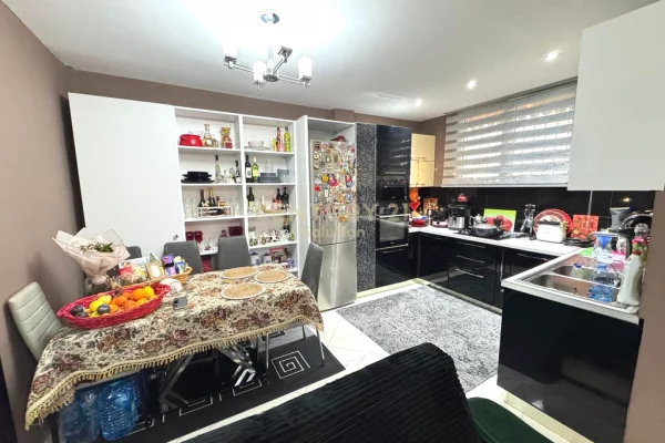 Appartamento in vendita a Tirana 2+1, Arredato