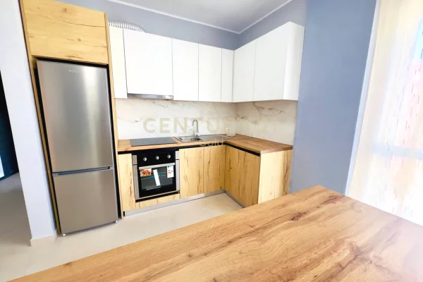 Appartamento in affitto a Tirana 2+1, Arredato