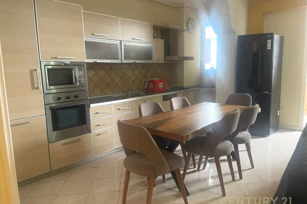 Casa in affitto 3+1 a Tirana - 800 Euro