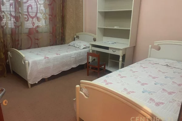 Appartamento in affitto a Tirana 3+1, SemiArredato