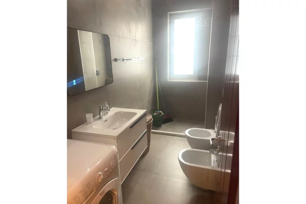 Appartamento in affitto a Tirana 3+1, SemiArredato