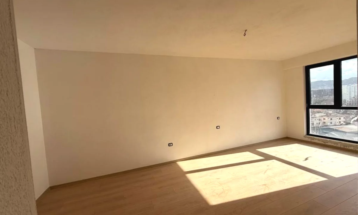 Shtepi ne shitje Apartament ne Tirane, 2+1, Mobilimi Bosh, pa mobiluar, Pagesa 210,000  Euro.