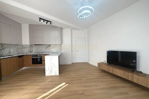 Appartamento in affitto a Tirana 2+1, SemiArredato