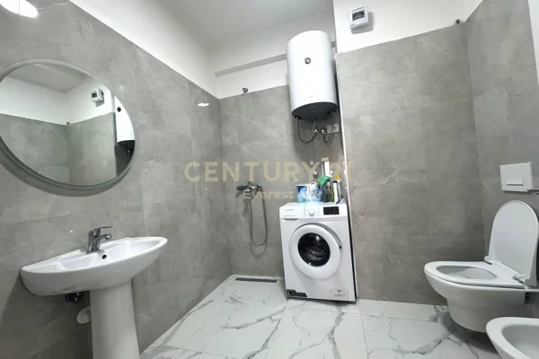 Appartamento in affitto a Tirana 2+1, SemiArredato