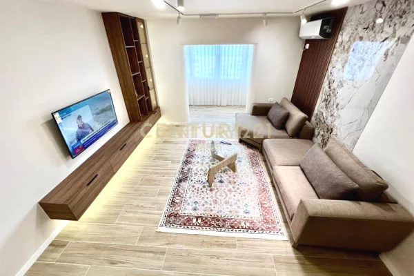 Appartamento in affitto a Tirana 2+1, Arredato