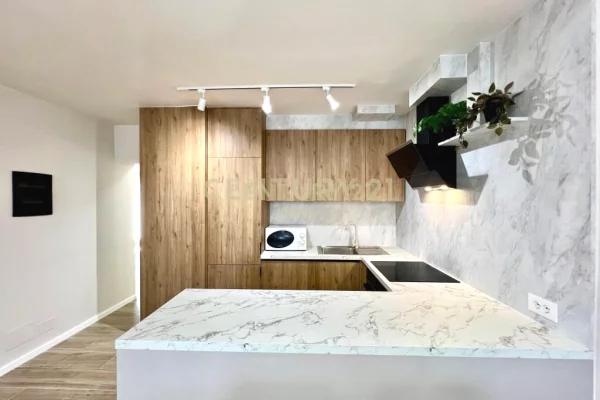 Appartamento in affitto a Tirana 2+1, Arredato