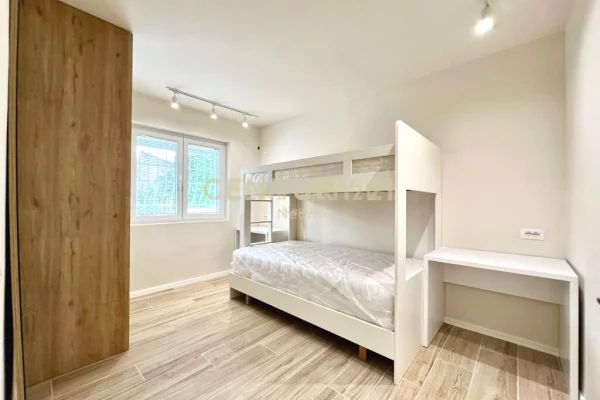 Appartamento in affitto a Tirana 2+1, Arredato