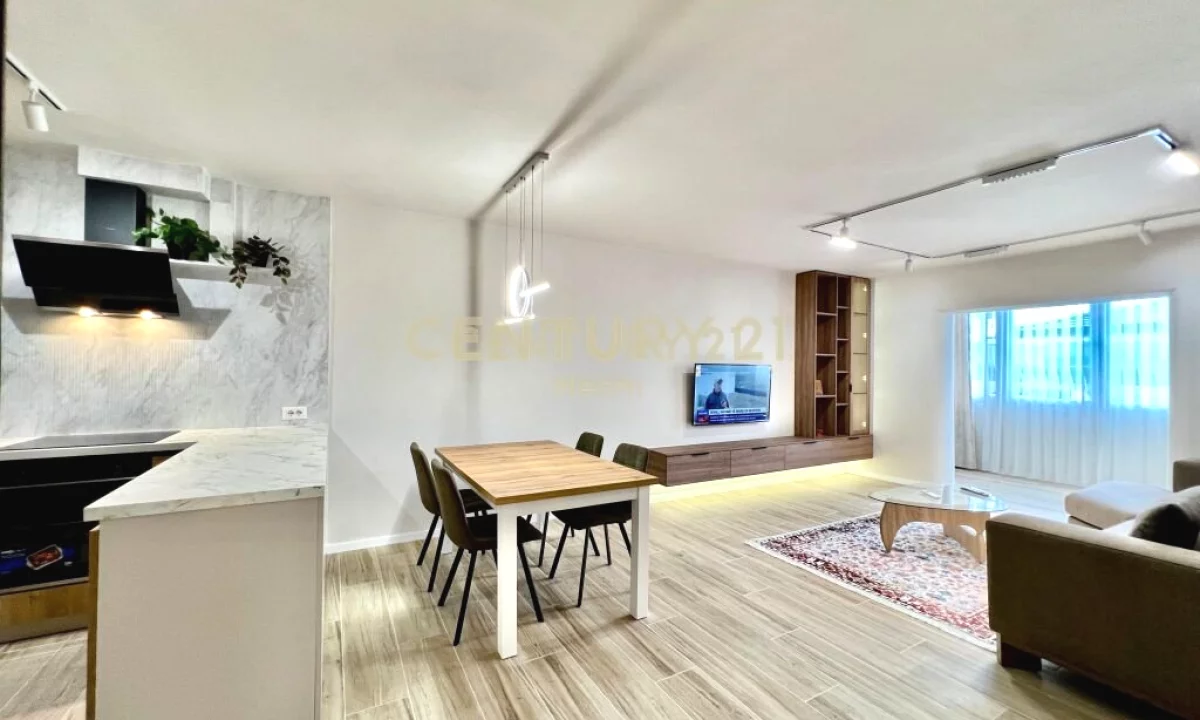 Appartamento in affitto a Tirana 2+1, Arredato