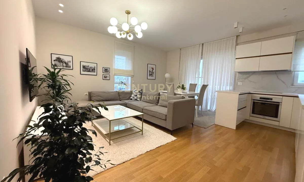 Appartamento in affitto a Tirana 2+1, Arredato