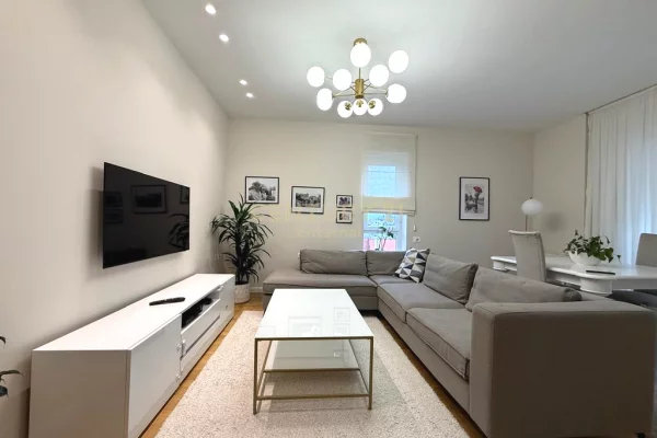 Appartamento in affitto a Tirana 2+1, Arredato