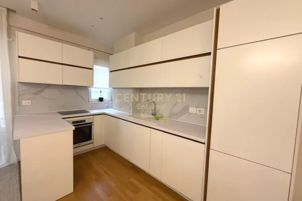 Appartamento in affitto a Tirana 2+1, Arredato