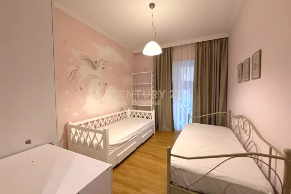 Appartamento in affitto a Tirana 2+1, Arredato