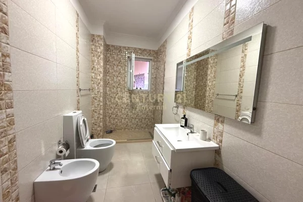 Appartamento in affitto a Tirana 2+1, Arredato