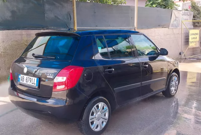 Auto in Vendita a Valona - 2,800 Euro