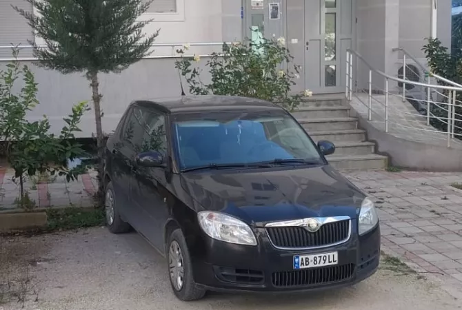 Auto in Vendita a Valona - 2,800 Euro