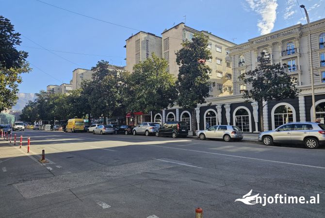 Ambiente Commerciale in Affitto 3+1 a Tirana - 600 Euro